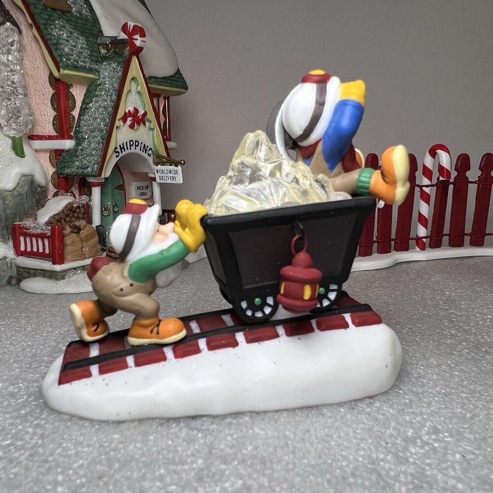 Dept 56 North Pole Series Sweet Rock Candy Co. 56725 Xmas Lighted Village W Figu - Picture 14 of 15